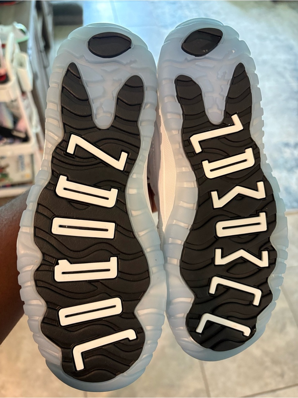 Air Jordan 11 Retro "Legend Blue" - Picture 8 of 8
